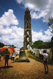 FINCA IZNAGA : tour de 7 &eacute;tages coiff&eacute;e d'un clocher et d'un poste d'observation d'o&ugrave; les propri&eacute;taires pouvaient superviser le travail &hellip;